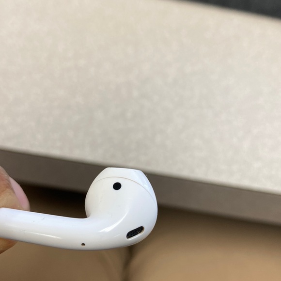 Apple Airpods 2 ‼️PLEASE READ‼️ - Picture 8 of 9
